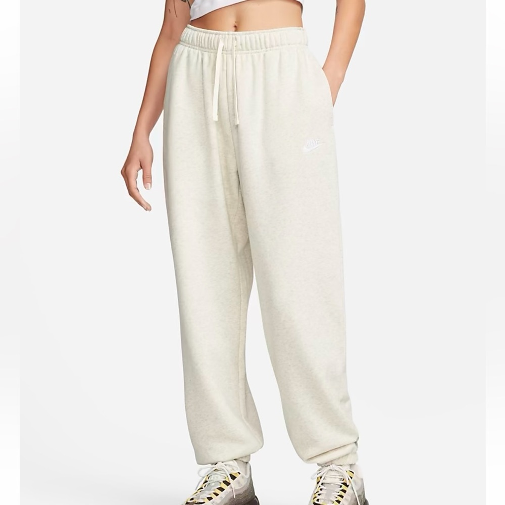 Nike Women's Mid-Rise Oversized Sweatpants - Sportswear Club Fleece, size XXS